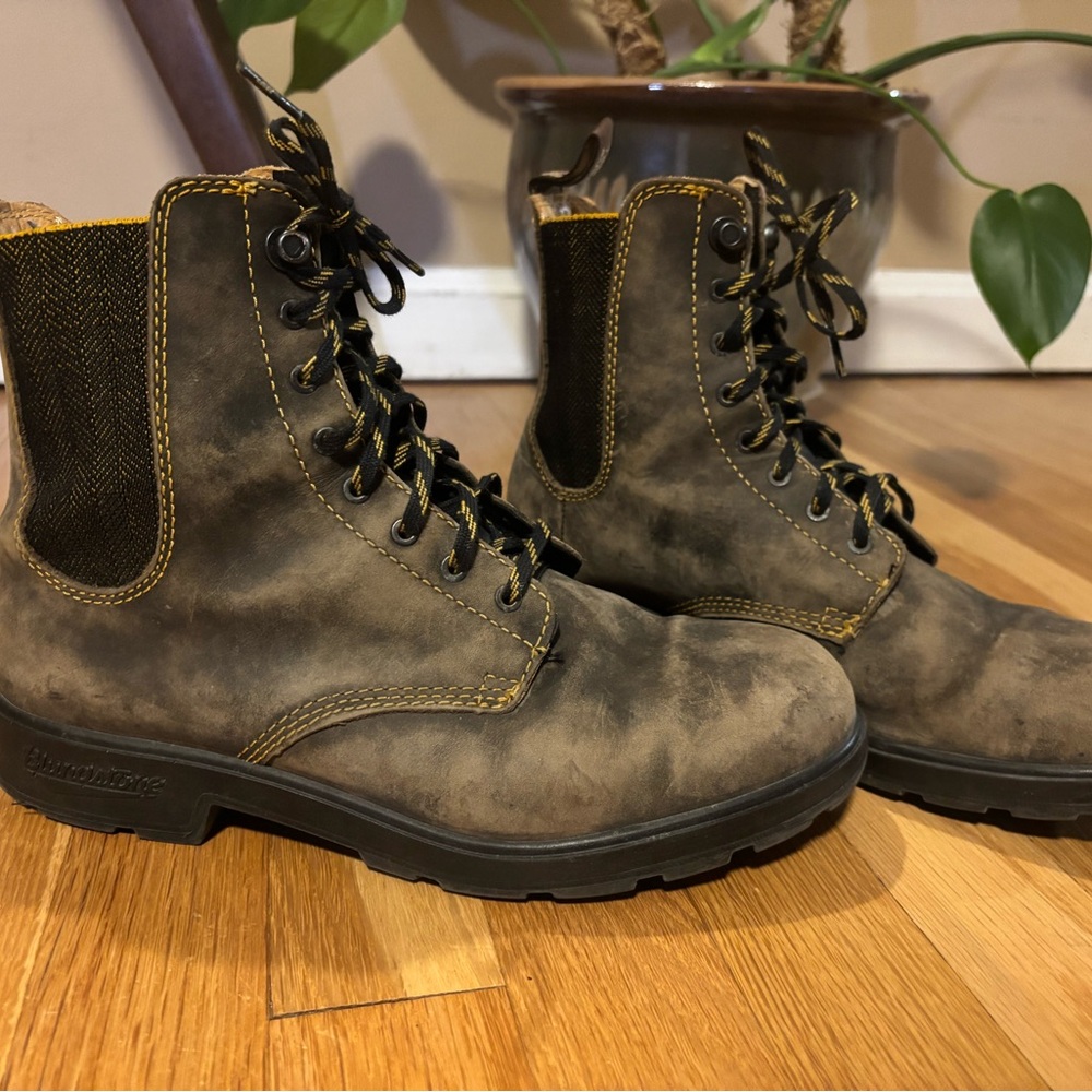 Amazing and Unique Lace-up Blundstones!